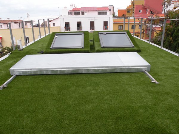 synthetic turf for a roof garden